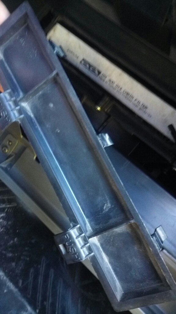 чистка салонного фильтра — Nissan Almera Classic (B10), 1,6 л, 2008 ...