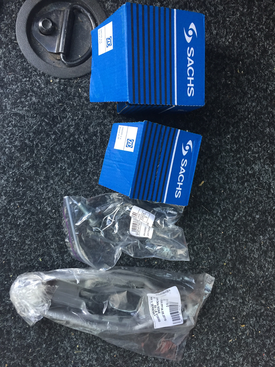Photo from the logbook Volkswagen Transporter T5. Found on photo: 012141741