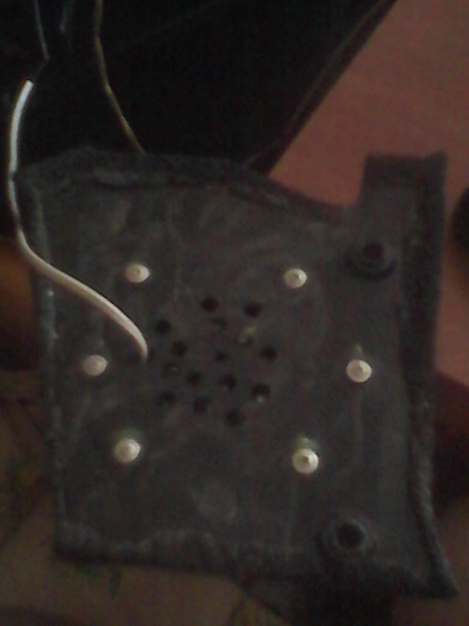 Подиумы под передние 10см динамики. Подсоединение проводов к динамикам ...