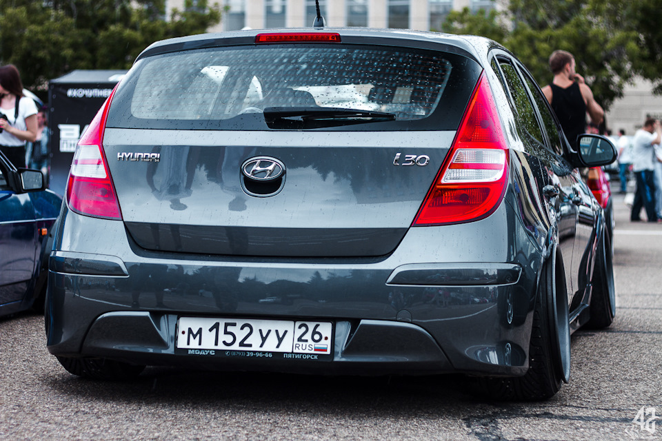 Hyundai i30 2010 stance