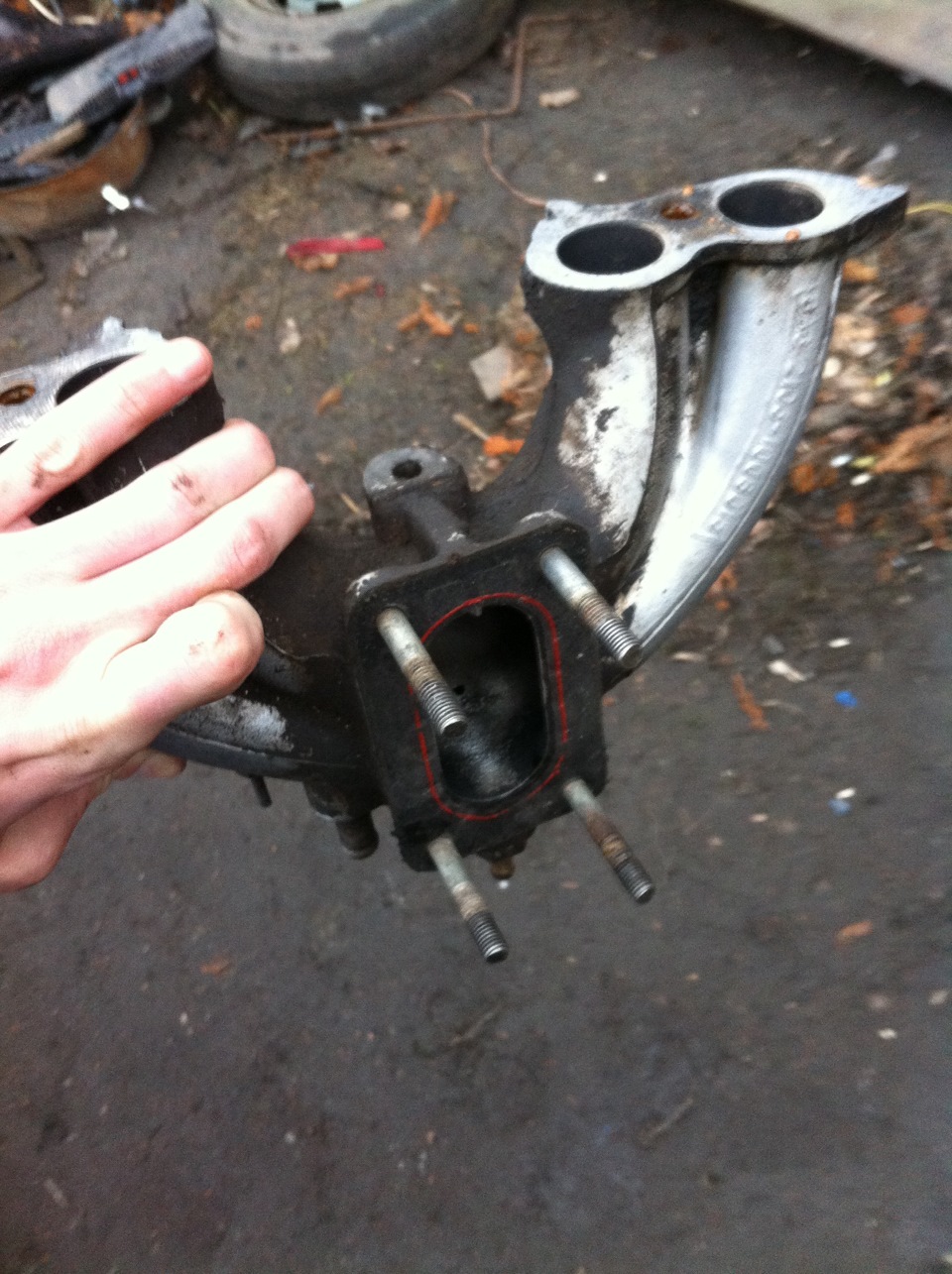 Как разобрать впускной коллектор. 6 abc. Впускной коллектор форд фокус 2. Впускной коллектор альмера g15. Трещина во впускном коллекторе бмв.