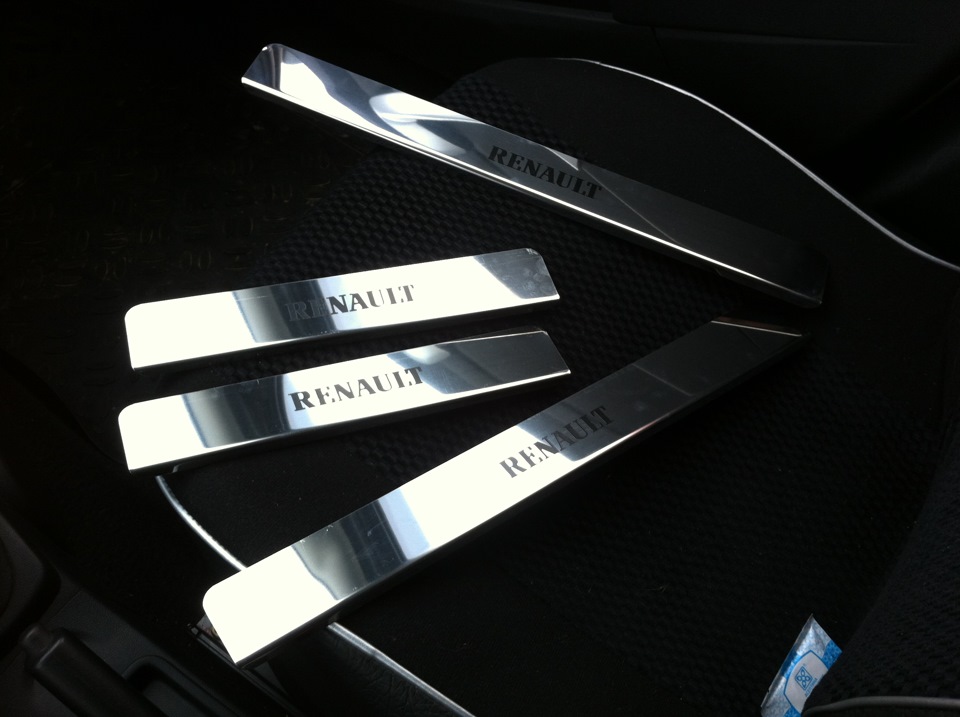 накладки в дверные проемы рамки на номера — Renault Sandero 1G, 1,6 л ...