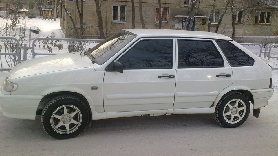 Белая на белом)) - Lada 2113, 1,6 л, 2010 года колёсные диски DRIVE2