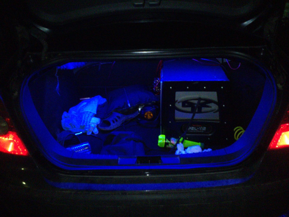 Подсветка багажника форд фокус. Подсветка багажника Форд фокус 1 седан. Подсветка в багажник Форд фокус 1 хэтчбек 2004. Форд фокус 2 плафон освещения багажника. Подсветка багажника фокус 2 хэтчбек.