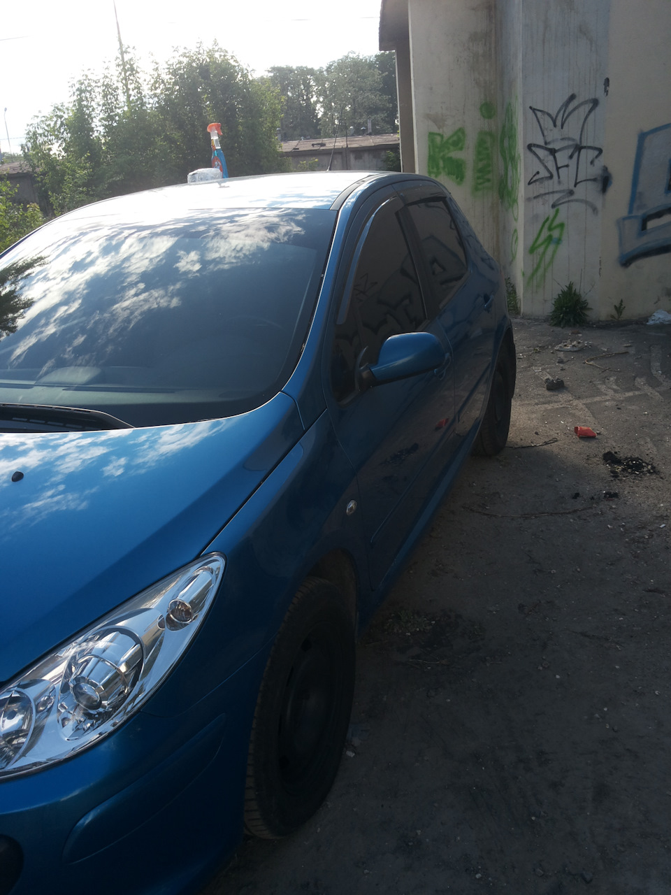 Дефлекторы окон (Ветровики) — Peugeot 307, 1,6 л, 2006 года | тюнинг |  DRIVE2