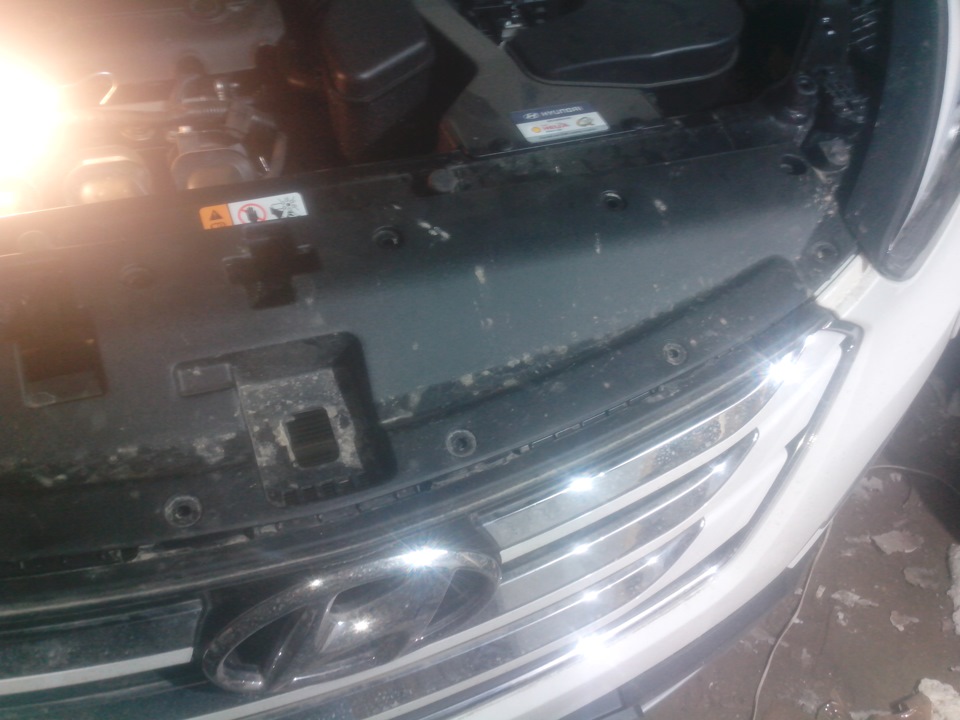 Установка сетки в решетку и бампер — Hyundai Santa Fe (3G), 2,4 л, 2013 ...