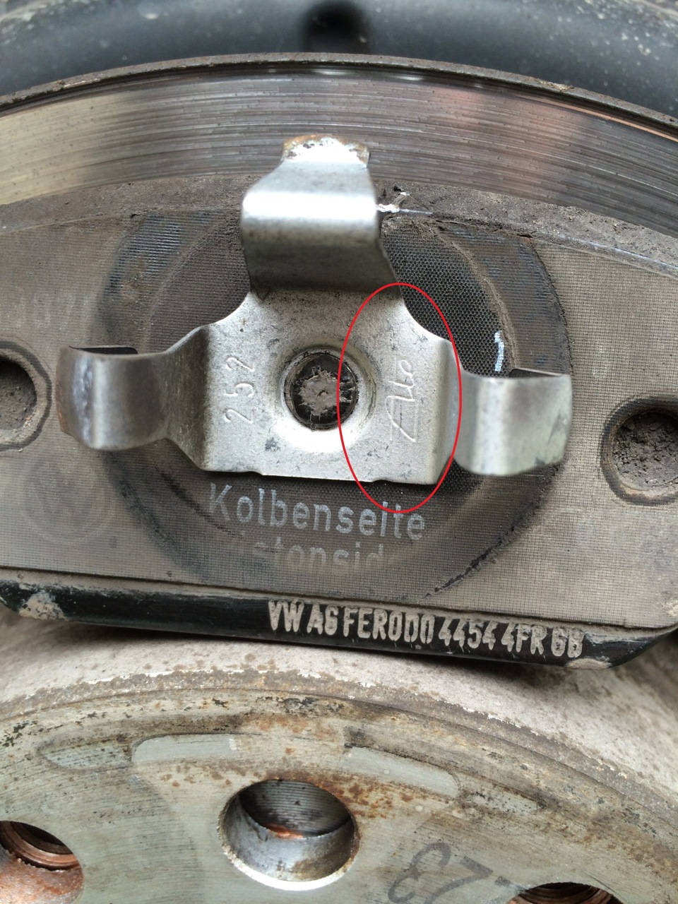 Ранее стоявшие оригинальные передние тормозные колодки оказались производства Ate. — Skoda Octavia A5 Mk2
