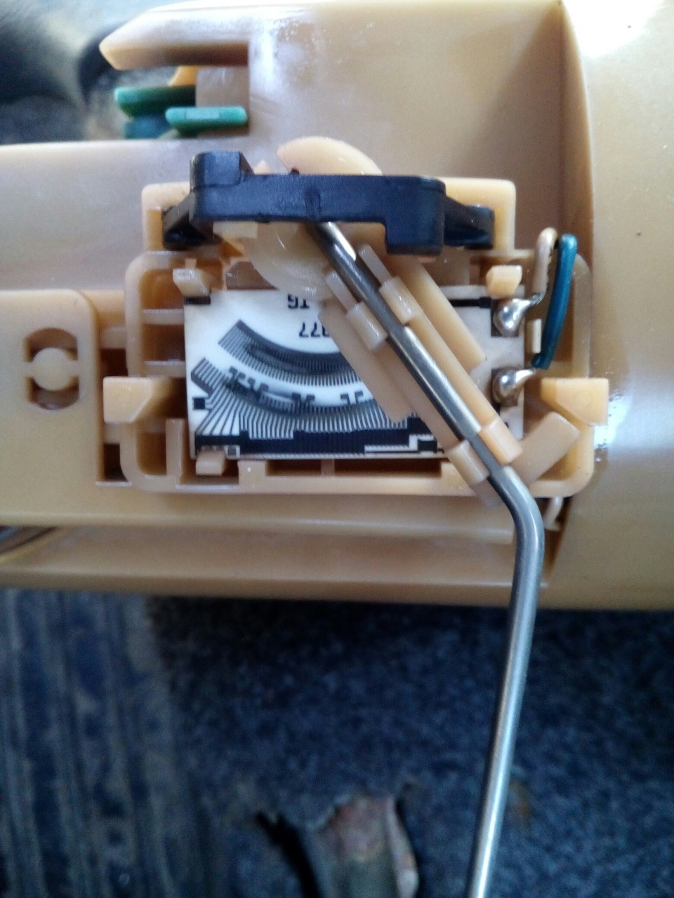 Датчик уровня топлива nissan skyline v35. Дут лачетти 1. Датчик уровня топлива 2114. Неправильное показание уровня топлива. Датчик уровня топлива тлк 80.