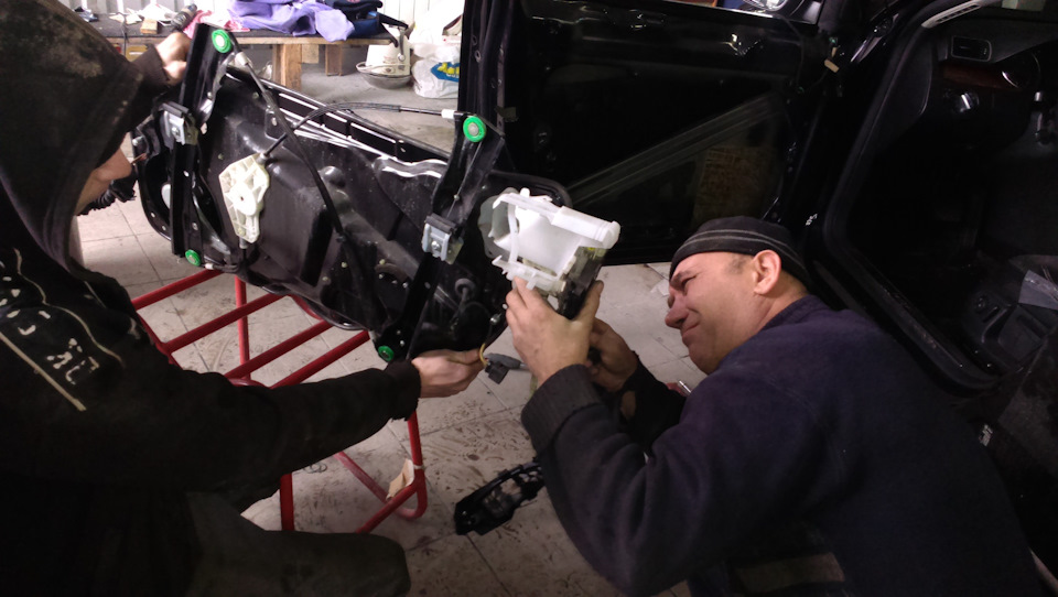 6bfeb75s 960 в мороз не открывается водительская дверь