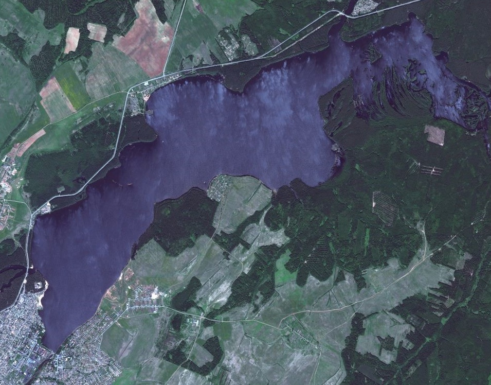 Свердловская область со спутника в реальном времени. Снимки со спутника. Озеро вид со спутника. Водохранилище из космоса. Белохолуницкий пруд.