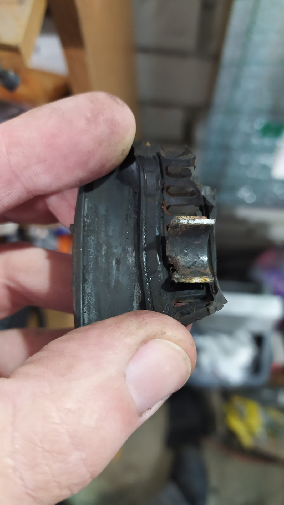 Писк тормозов при езде и отпущенной педали тормоза. Решение проблемы ...