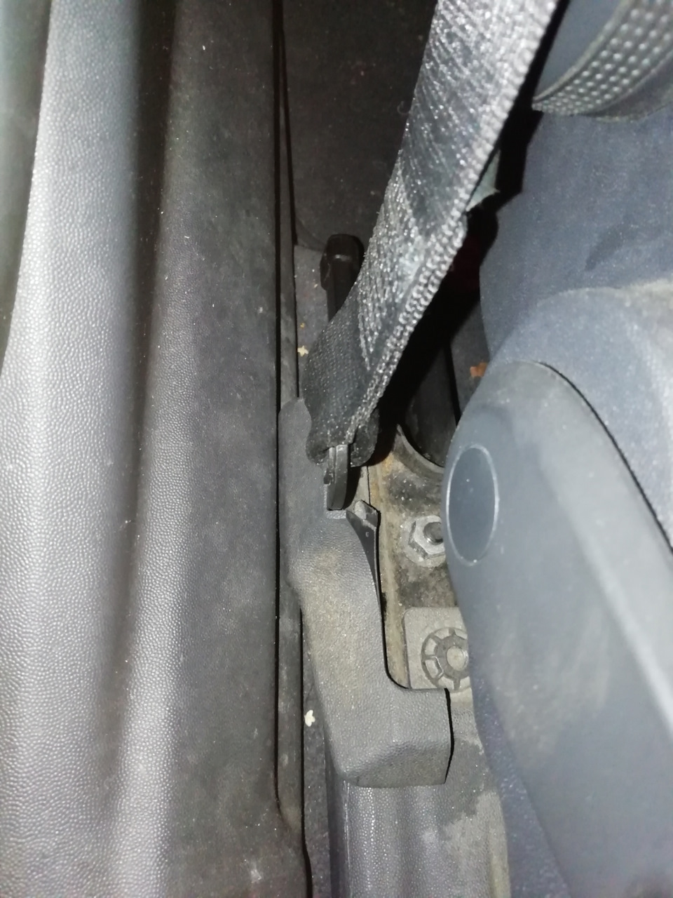 Заглушки ремнней безопасности — Opel Vectra C, 1,8 л, 2007 года ...