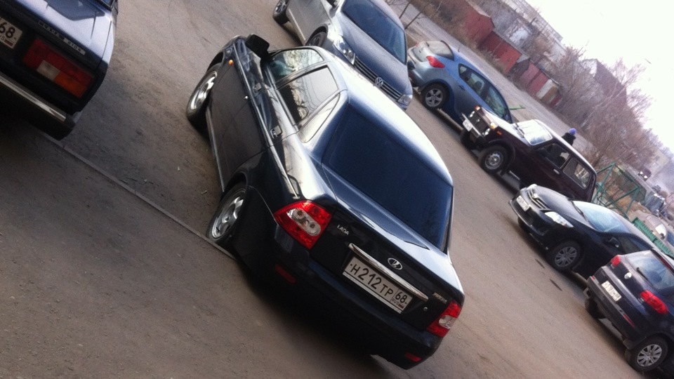 синий дым валит из трубы — Lada Приора седан, 1,6 л, 2007 года ...