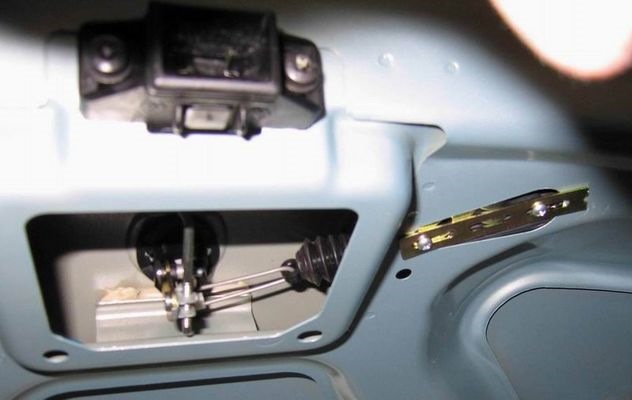 Как открыть багажник рено меган без аккумулятора