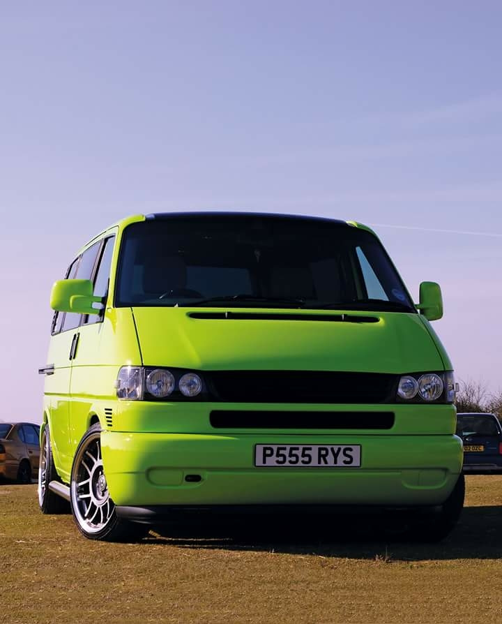 Т4 это. VW t4 Tuning. VW Transporter t4 Tuning. Зеленый Фольксваген т4. Фольксваген транспортёр т4 зеленый.