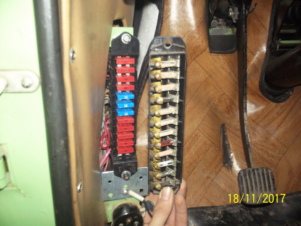 Весело ездить на москвиче, но все равно заменил блок предохранителей на ...