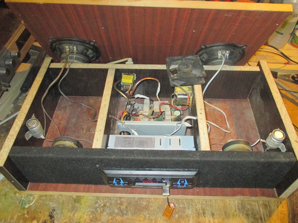 Самодельная магнитола. Автомагнитола в гараж. Корпус для автомагнитолы. Короб для автомагнитолы. Аудиосистема в гараж.