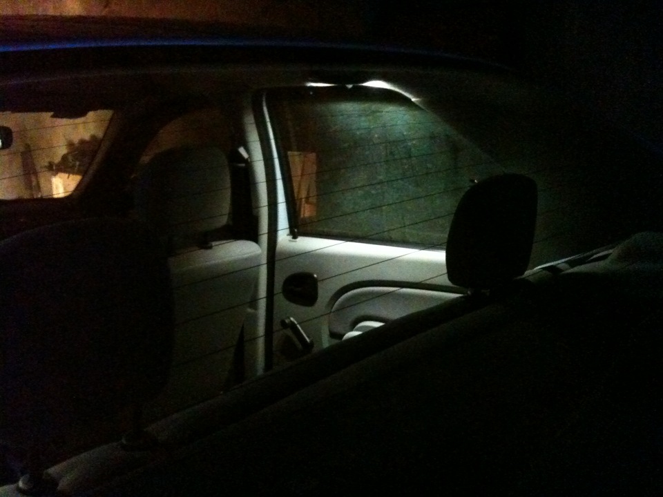 Переделка света задних пассажиров завершена — Renault Logan (1G), 1,4 л ...