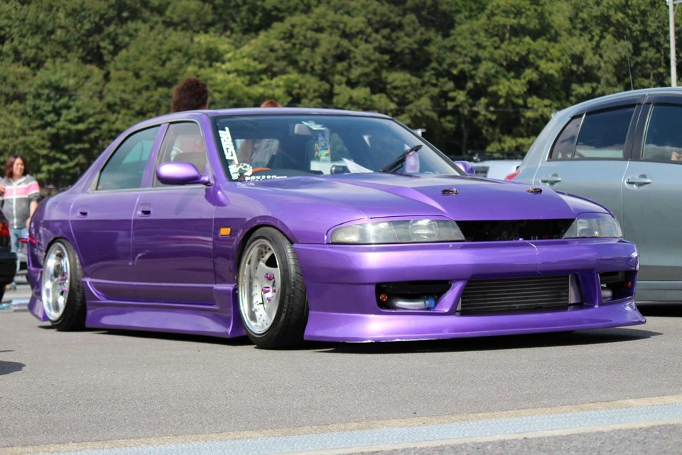 Nissan Skyline r33 розовый