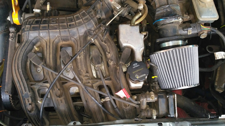 Замена топливной рампы (часть 1, разборка) — Lada 2114, 1,6 л, 2007 ...