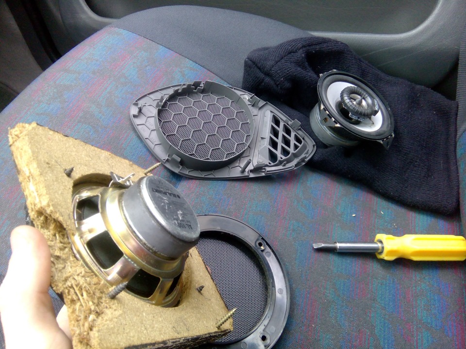 Динамики blaupunkt и порядок на панели — Volkswagen Polo Hatchback Mk3 ...