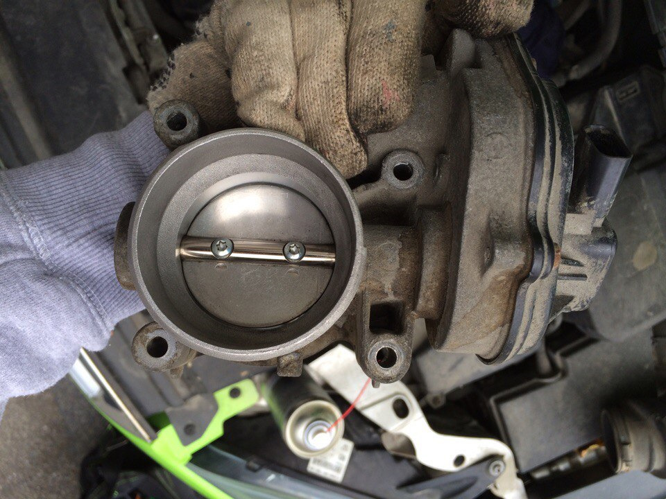 Грязный дроссель — Ford Focus II Hatchback, 2 л, 2006 года | своими ...