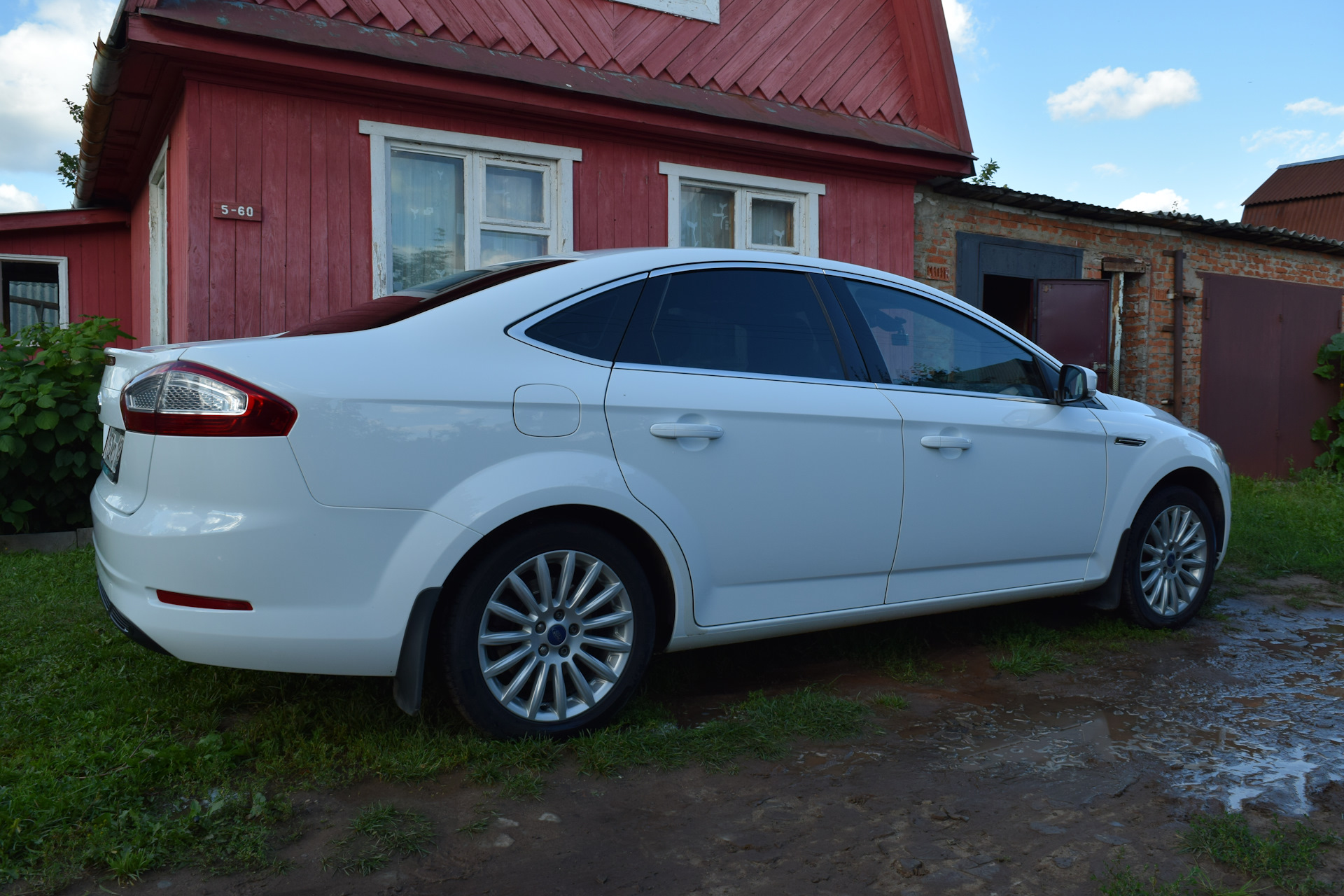 Колеса мондео. Ford Mondeo r17 белый. Форд Мондео 4 r17. Диски на Форд Мондео 4 р17. Диски Мондео 4 r16.