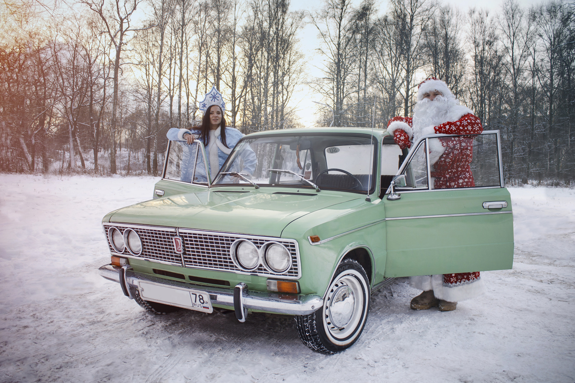 Новогодний лад. ВАЗ 2103 тест драйв. Новогодняя Лада. Lada новый год. ВАЗ 2103 Новогодняя.