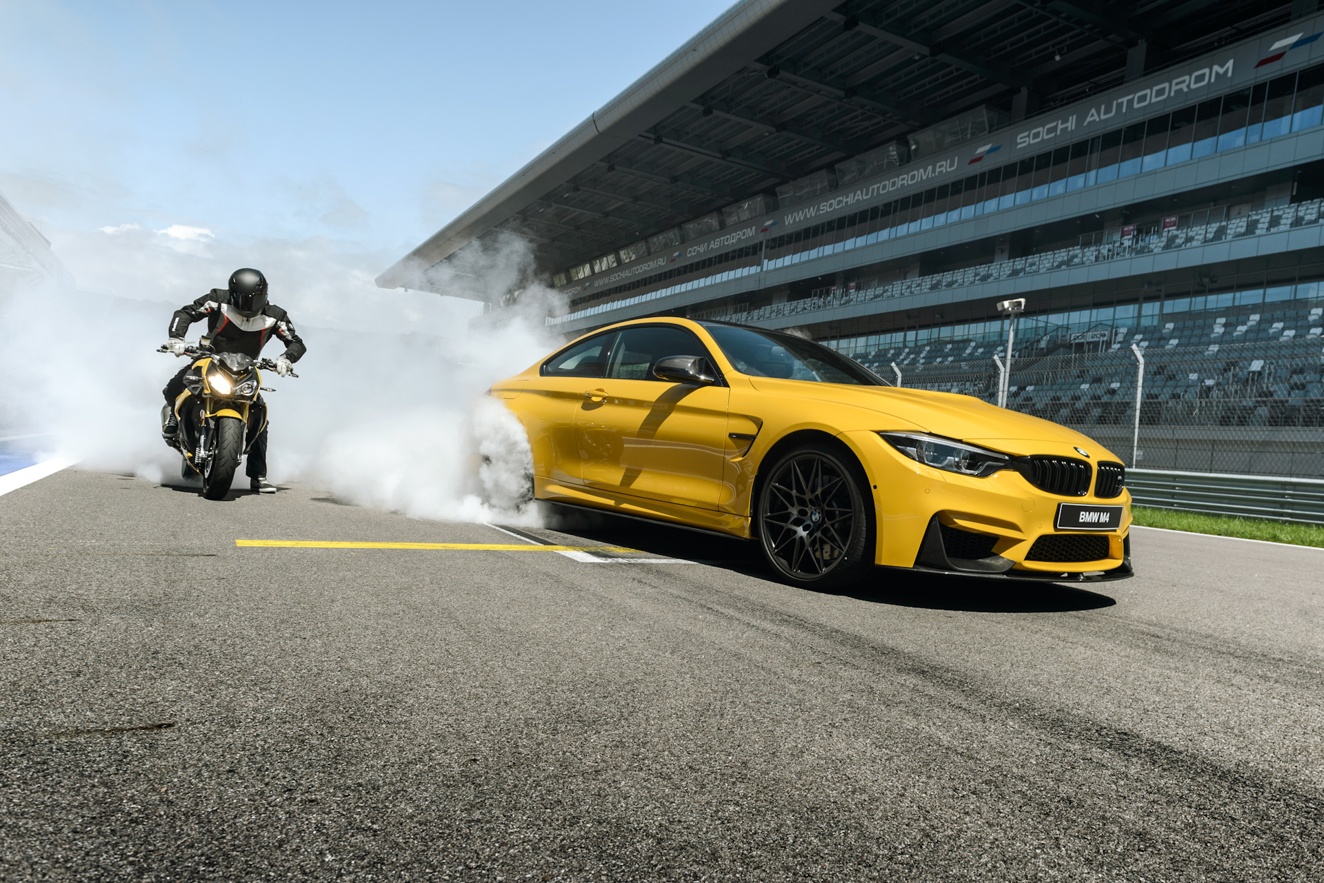 Фотосессия специальной серии Competition моделей BMW M4 и BMW S1000R на  Сочинском автодроме — «Фотосессии» на DRIVE2