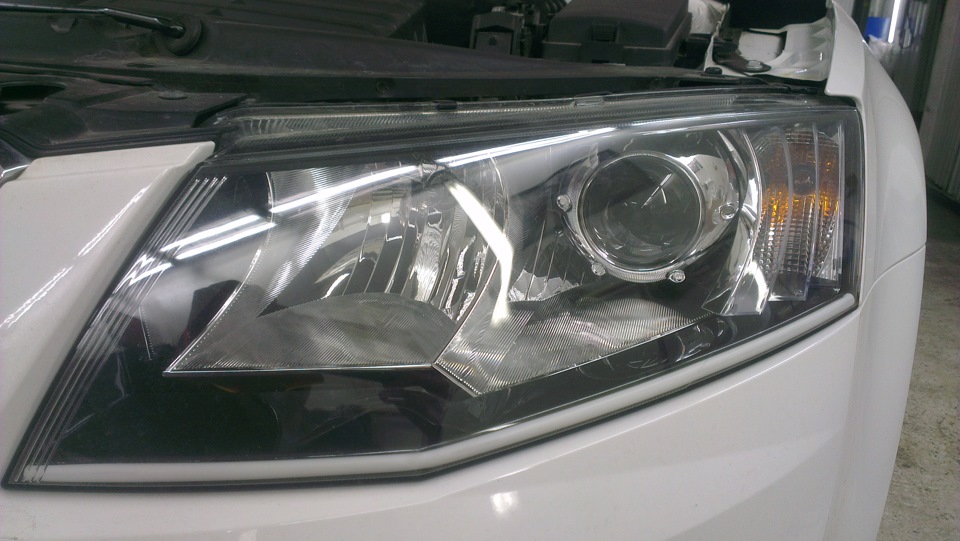 Переделка оригинальных галогеновых фар под ксенон на Шкода Октавия В7 ...