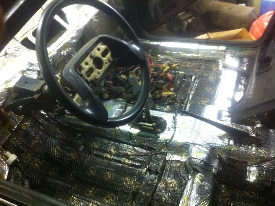 Учимся клеить шумку, 2 слоя вибропласт и … — Renault Logan (1G), 1,4 л ...