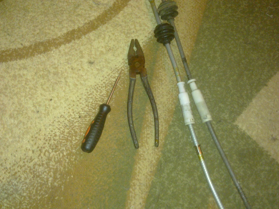 замена тросика спидометра — Volkswagen Passat Variant (B4), 1,8 л, 1995 ...