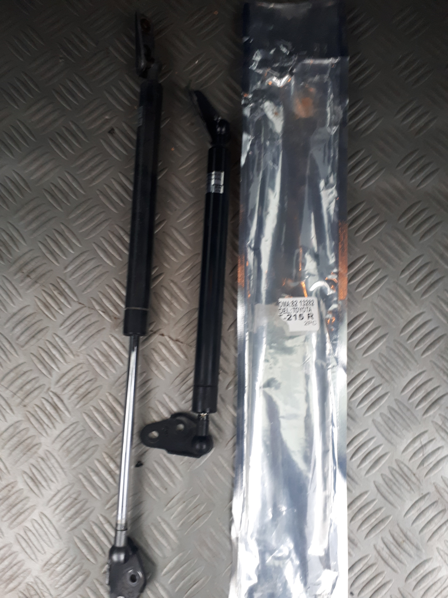 стойки пятой двери. стойки пятой двери. держатель для планшета между подголовниками в автомобиль. замена приводных стоек 5й двери. 29.