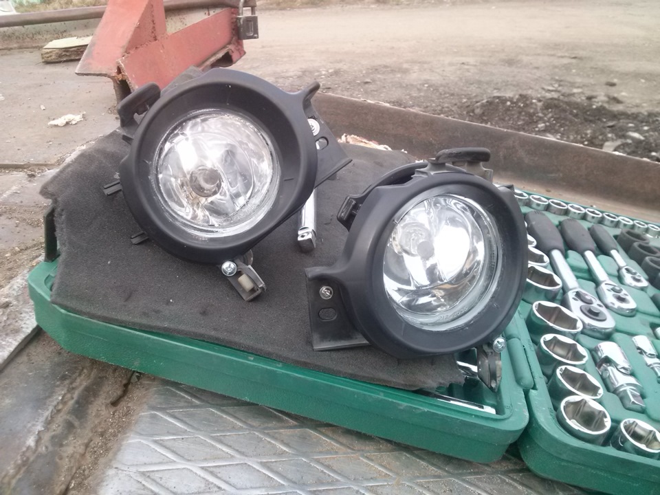 Противотуманные фары фольксваген джетта 2. Решетка птф гольф 4. Туманки 2114 бош. Птф ваз 2107 под бампер. Туманка nissan ad y12.