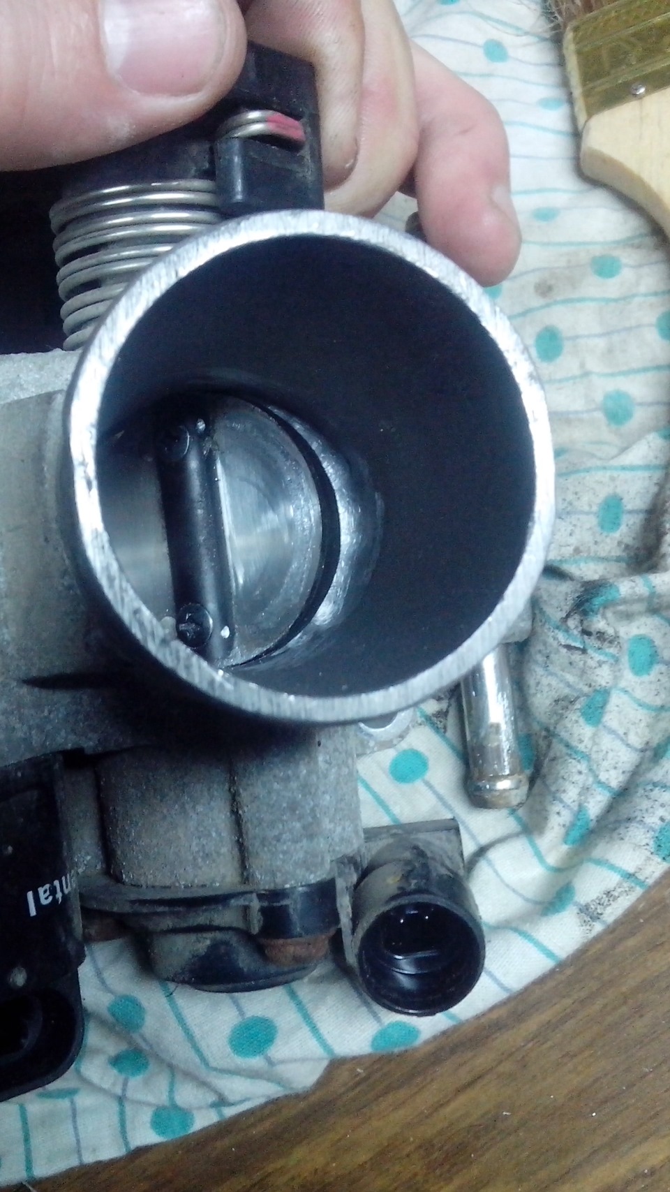 Дэу матиз снять дроссельную заслонку. 6c558aas 960. Дэу матиз снять дроссельную заслонку фото. Дэу матиз снять дроссельную заслонку-6c558aas 960. картинка Дэу матиз снять дроссельную заслонку. картинка 6c558aas 960. Итак, продолжаем ремонт дорогостоящего неремонтопригодного :) узла — дроссельная заслонка для литрового матиза.В продолжении темы «чтото сломалось».