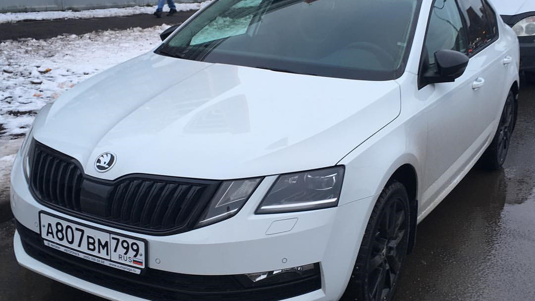 7 черный 1 белая. Skoda Octavia a8 белая Black Edition. Škoda Octavia a7 Black Edition белая. Octavia a7 FL Black Edition. Шкода Октавия а7 Блэк эдишн белая.