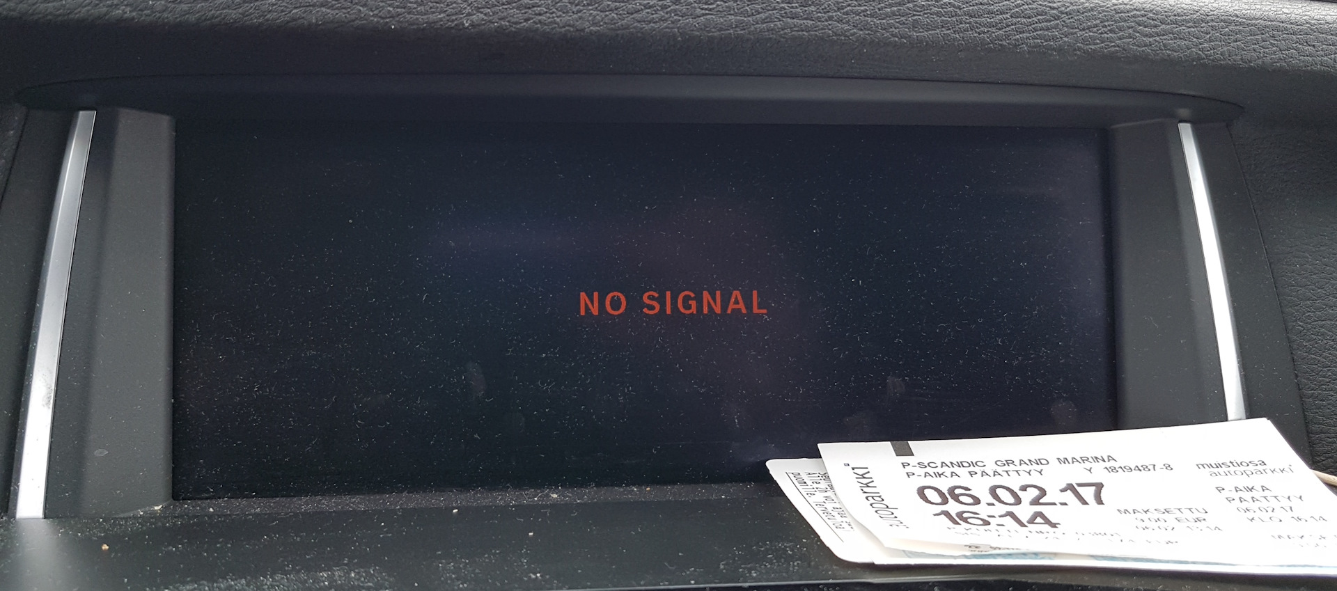 Сигнал бмв е90. BMW f15 no Signal Monitor. Монитор loc no Signal. На BMW пишет no Signal. No Signal NBT фото.