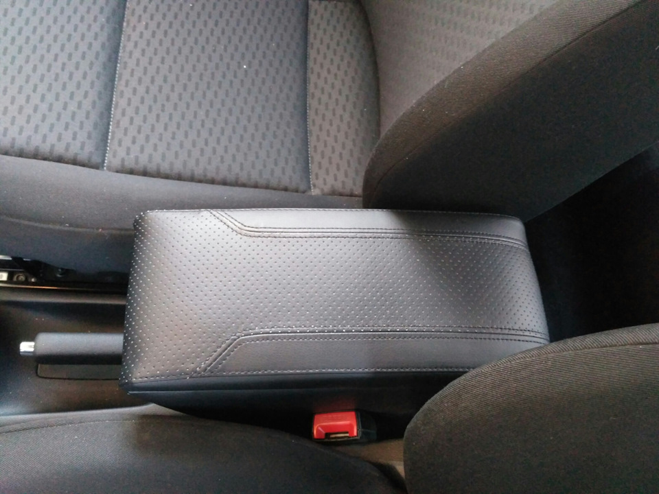 Нет подлокотника? Найдем — Skoda Fabia Mk2, 1,2 л, 2012 года ...