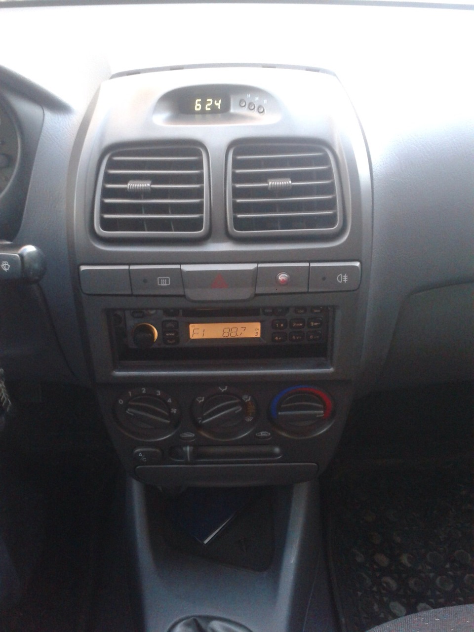 Как снять магнитолу на акценте Установка магнитолы - Hyundai Accent (2G), 1,5 л, 2002 года автозвук DRIVE2