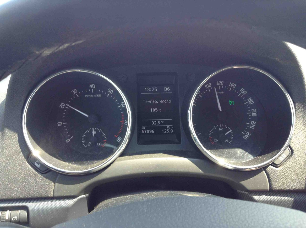 Датчики 1. Температура масла шкода. Octavia a7 1. Шкода рапид температурный датчик двигателя. Температура масла шкода.