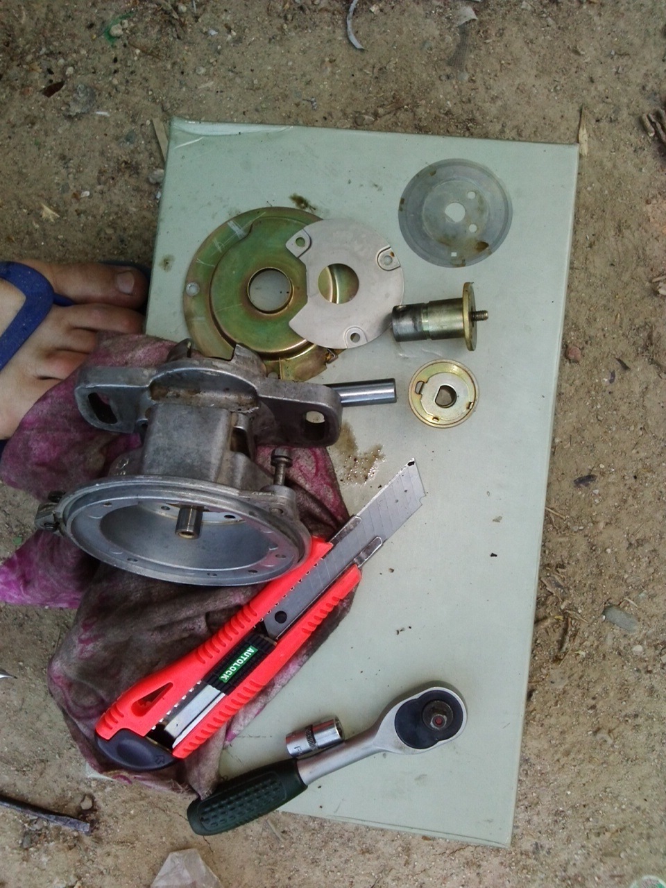 Замена бегунка крышки трамблера — Nissan Prairie Mark II, 2 л, 1992 ...