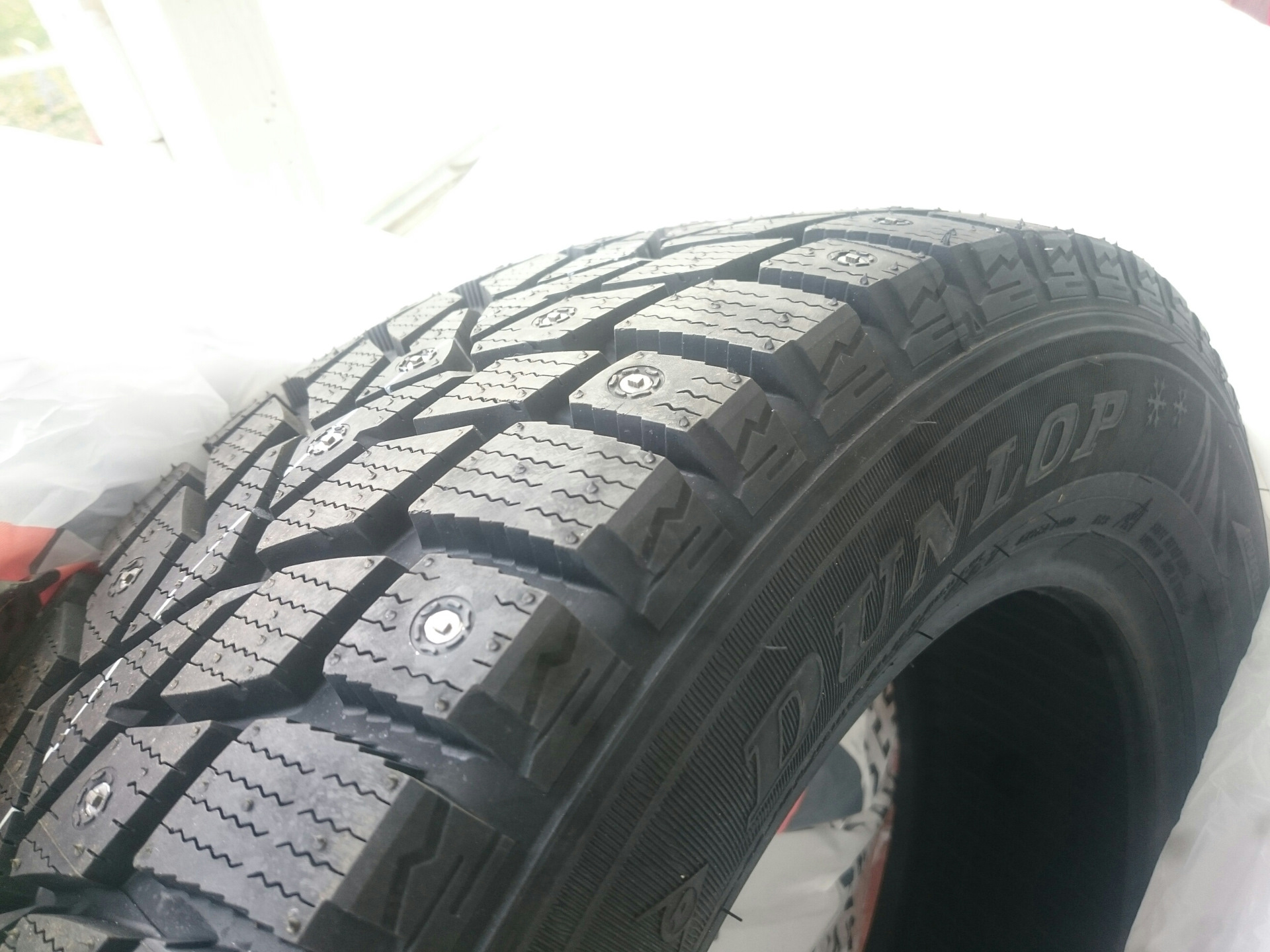 Зимняя резина 205 60. 205/60 R16 Dunlop SP Winter Ice 02 96t. Dunlop SP Winter Ice 02 205/60 r16. Dunlop Winter 205 60 r16. Dunlop 205/60 r16 SP Winter ice03 96t XL.