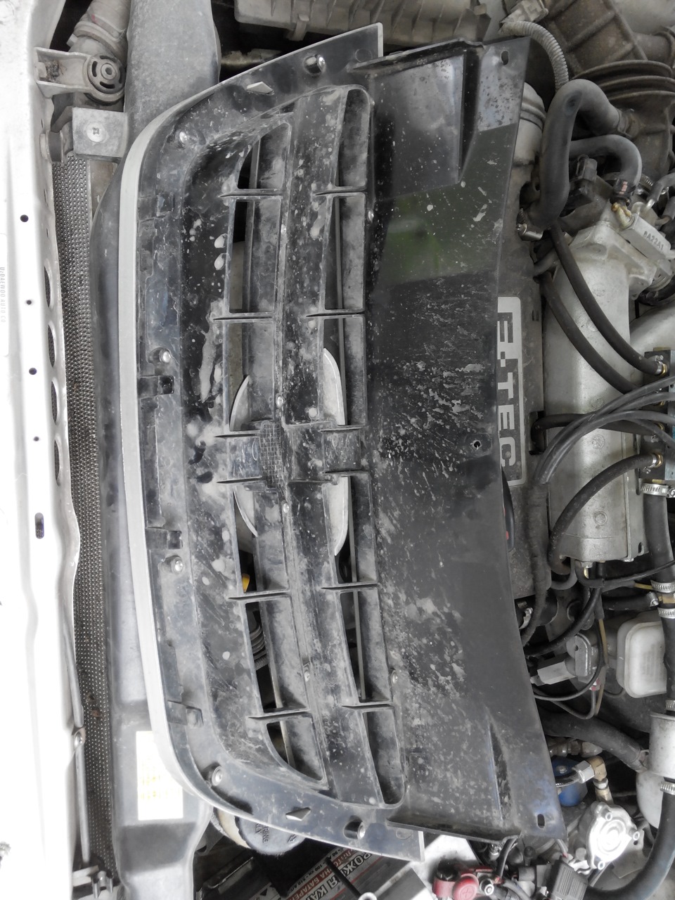 Сетка в радиаторную решетку — Daewoo Nexia (N150), 1,5 л, 2008 года ...