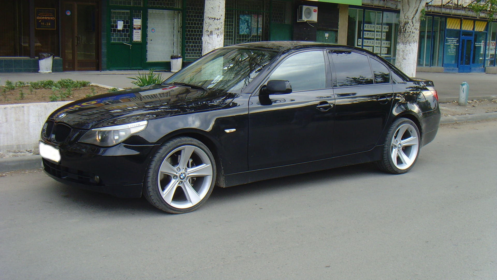 Бмв е60 авито. БМВ 5 е60. БМВ е60 2006. БМВ 5 е60 2009. BMW 5 Series e60 Black.