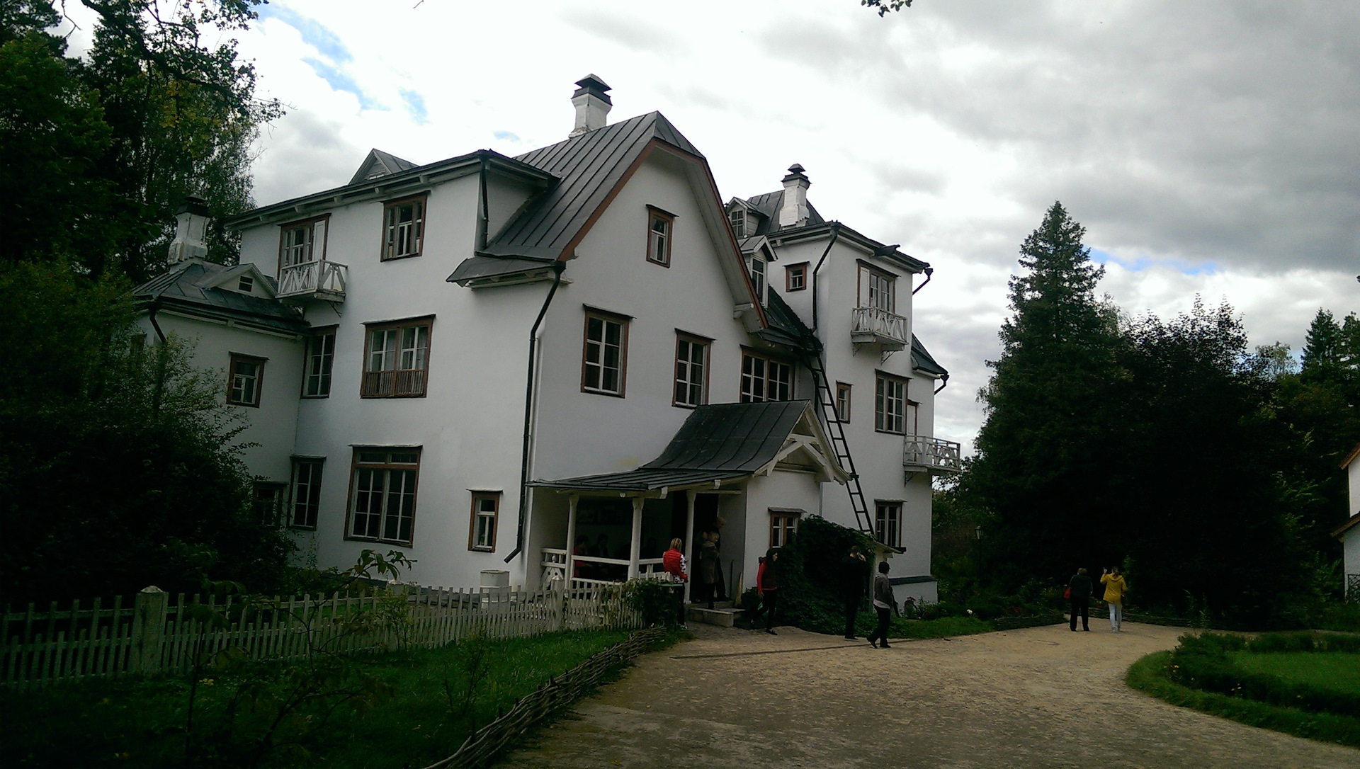 Эко гостиница в поселке пшада краснодарский край. Open village выставка домов. Дом прилучных в трувиле. Тут здорово село пшада. Совминовские дачи.