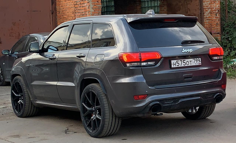 8 gray. Jeep Grand Cherokee srt8 Grey. Jeep Grand Cherokee 126 регион. Jeep srt серый волк. СТС Jeep Grand Cherokee srt8 СТС.