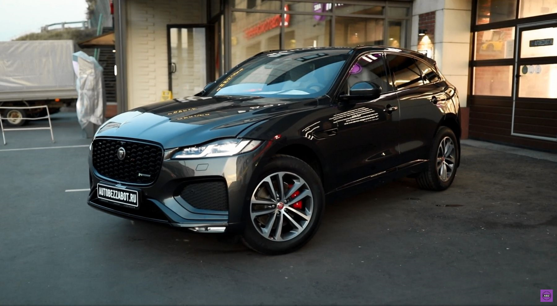 Jaguar f Pace РІ РїР»РµРЅРєРµ