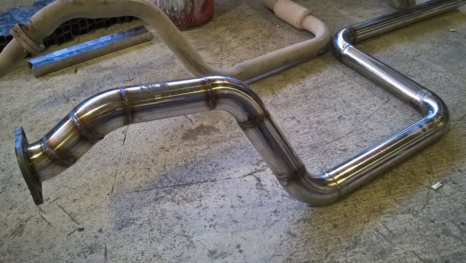 Труба выхлопная 63 мм 90 градусов. Выхлоп 63мм. Выхлоп ваз 2107 63мм. Выхлопная труба wrx125. 23 глушитель polmostrow.