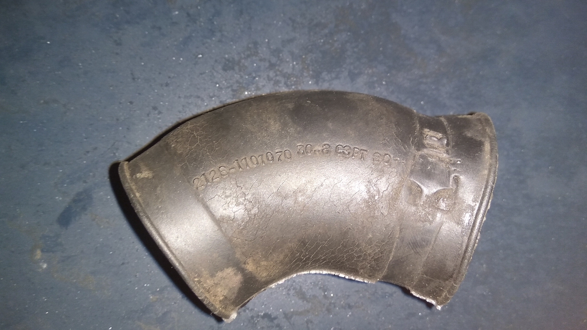 патрубок горловины топливного бака 2105-07 артикул. патрубок радиатора отопителя иж 2126. патрубок горловины иж 2126. фланец колена иж планета 5. впускной патрубок иж пс.