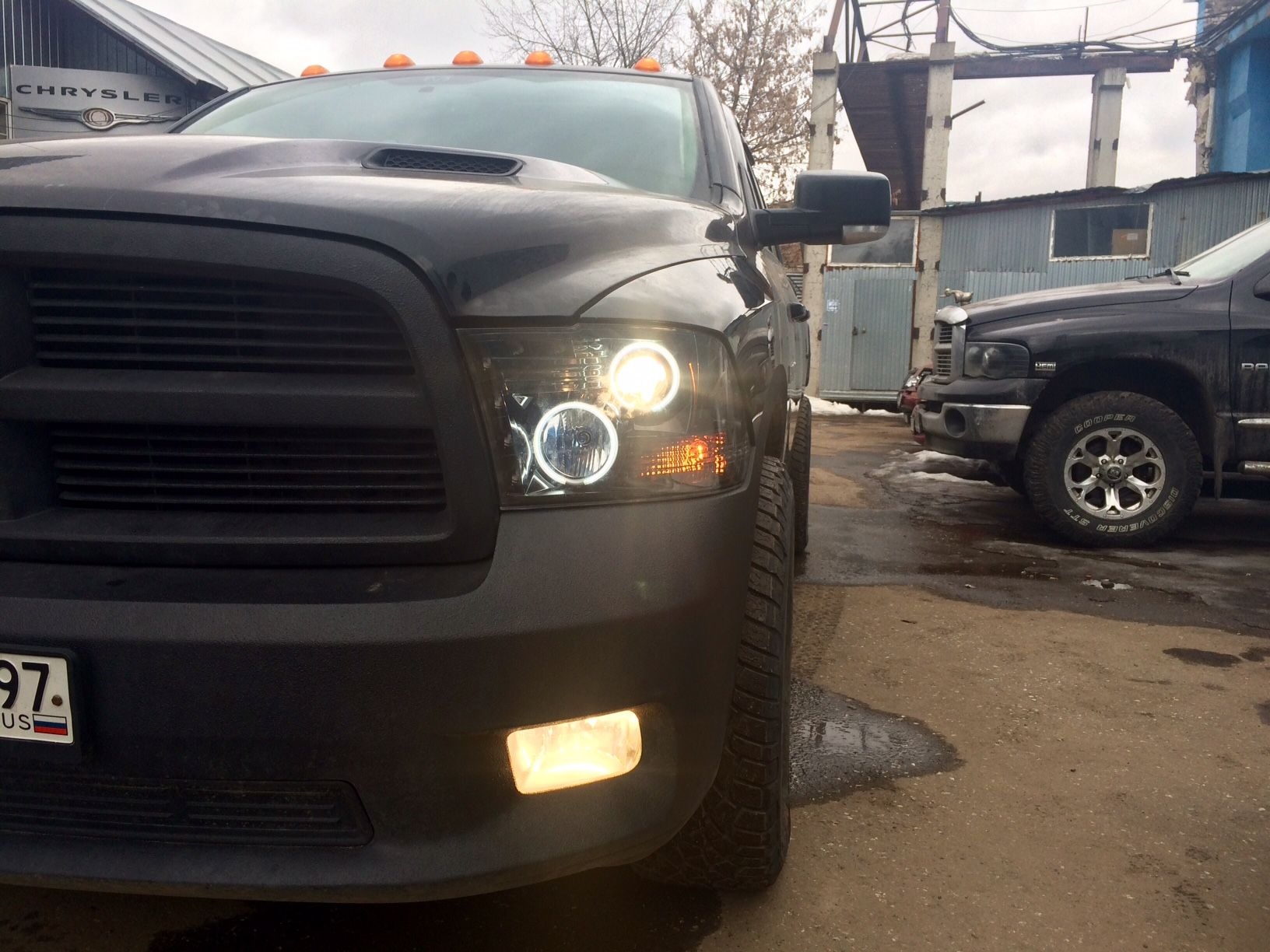 Крепление фар dodge Ram